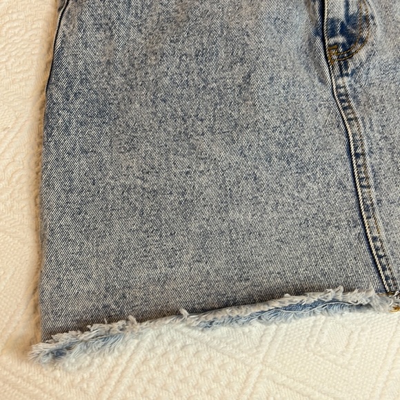 💥💥Forever 21 Medium White Washed Distressed Denim Skirt - Picture 6 of 13